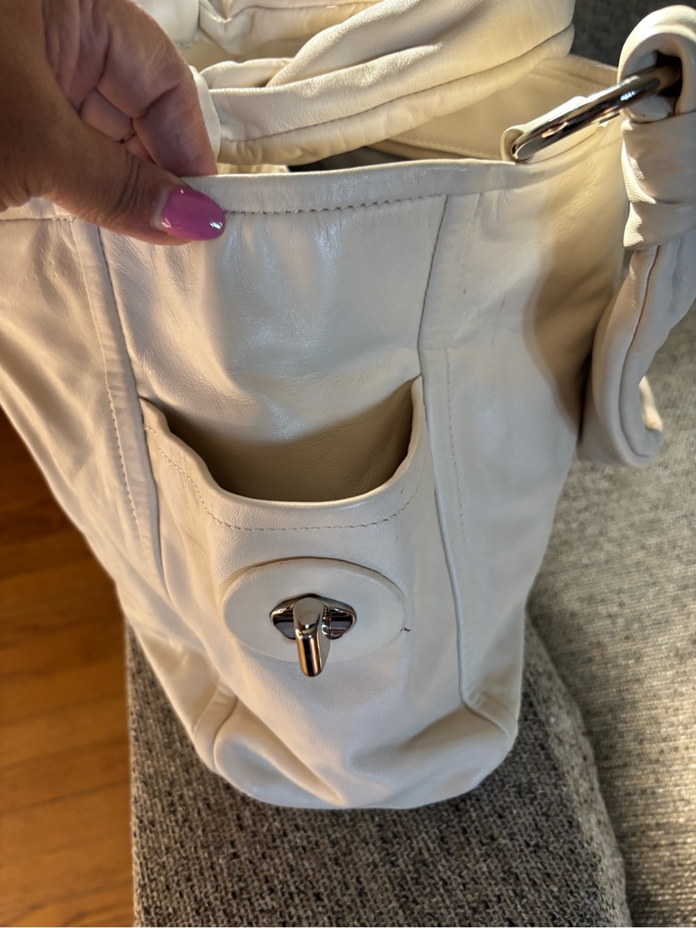 Coach Off White Leather Shoulder Tote with Turnlock Detail - Picture 10 of 15